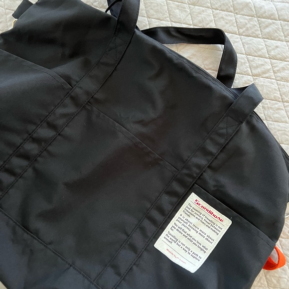 Scandia Home Duffel Bag Black and Orange with Minimalist Design - Picture 8 of 11